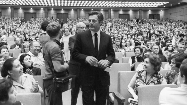 Итальянский киноактер Марчелло Мастроянни среди зрителей на VI Московском международном кинофестивале, 1969 год5
