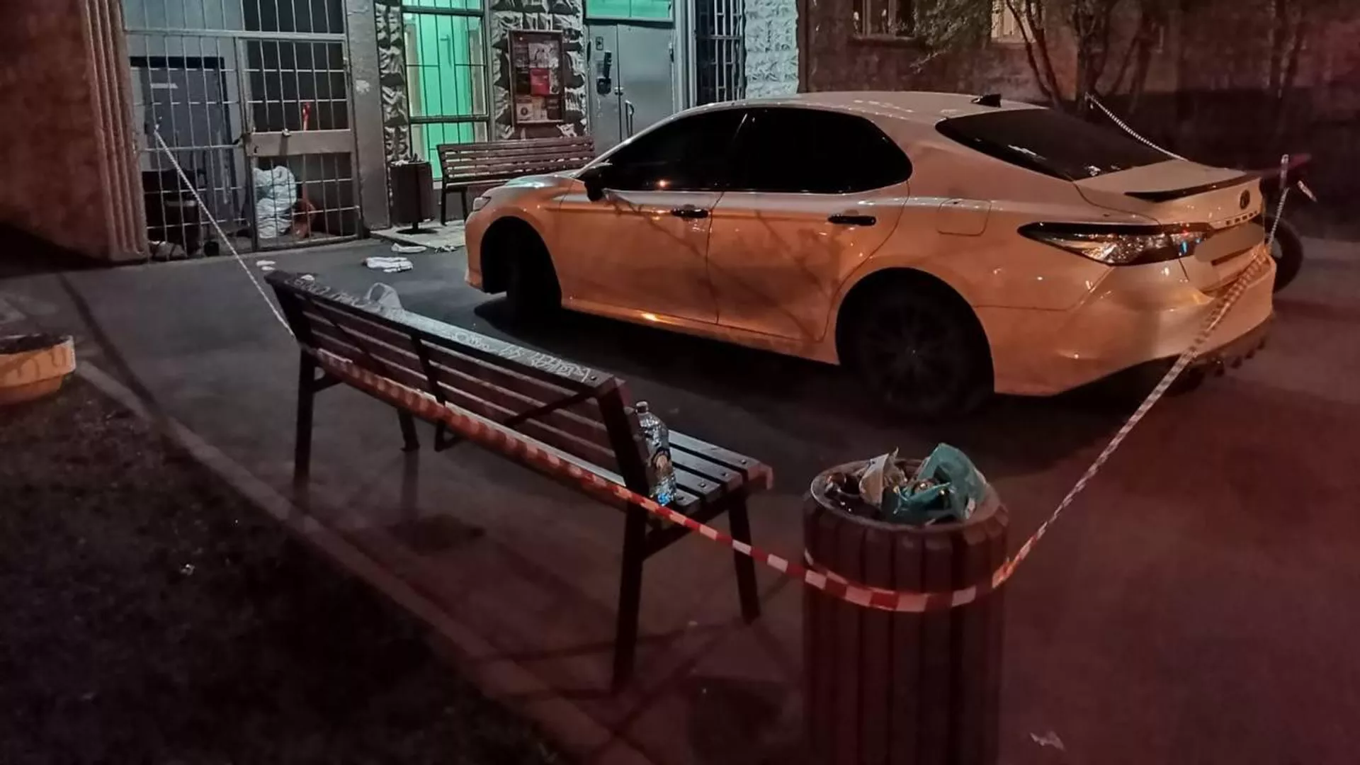 Подъезд жилого дома на улице Краснодарская, где между двумя мужчинами произошел конфликт из-за парковки - РИА Новости, 1920, 20.04.2024