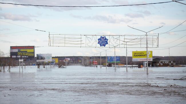 Подтопленное шоссе Тюнина в городе Кургане