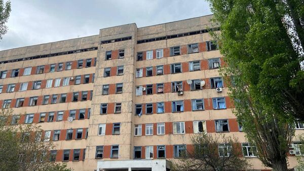 Последствия обстрела больницы в Горловке со стороны ВСУ. 18 апреля 2024