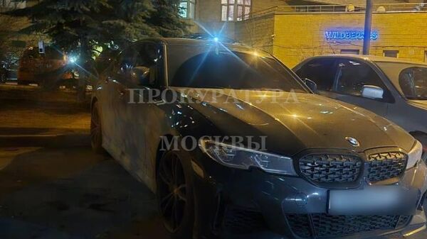 Автомобиль на котором скрылся подозреваемы в убийстве мужчины на парковке в Москве