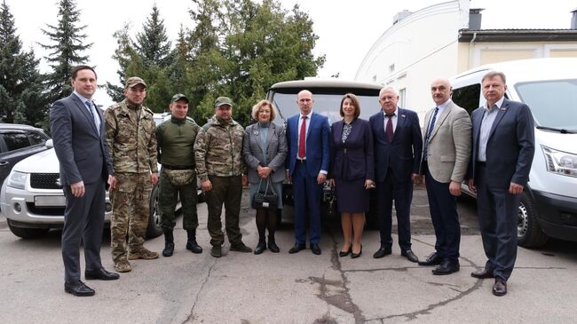 Депутаты калужского Заксобрания передали бойцам СВО автомобиль