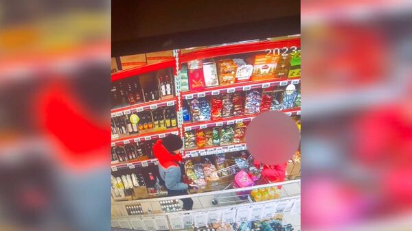 В Красноярске девочку заставили вынести из магазина краденый алкоголь