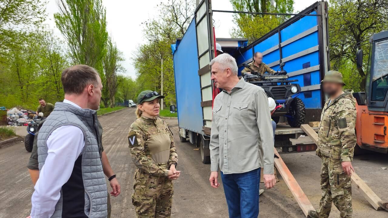 Шесть квадроциклов и посылки из дома доставили участникам СВО из Магаданской области - РИА Новости, 1920, 19.04.2024