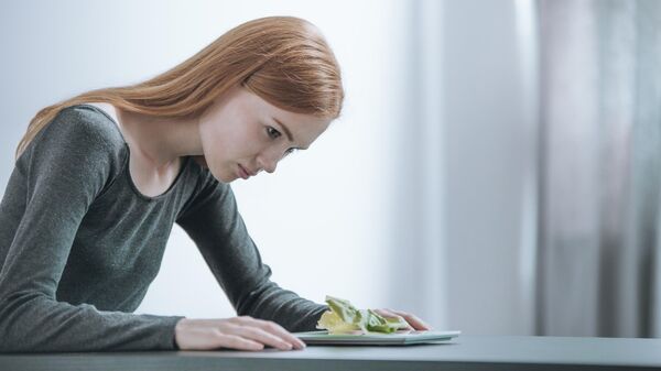 Подросток соблюдает жесткую диету