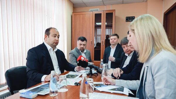 Глава Химок Дмитрий Волошин вместе с представителями городских служб и ресурсных организаций провел прием жителей в Луневском