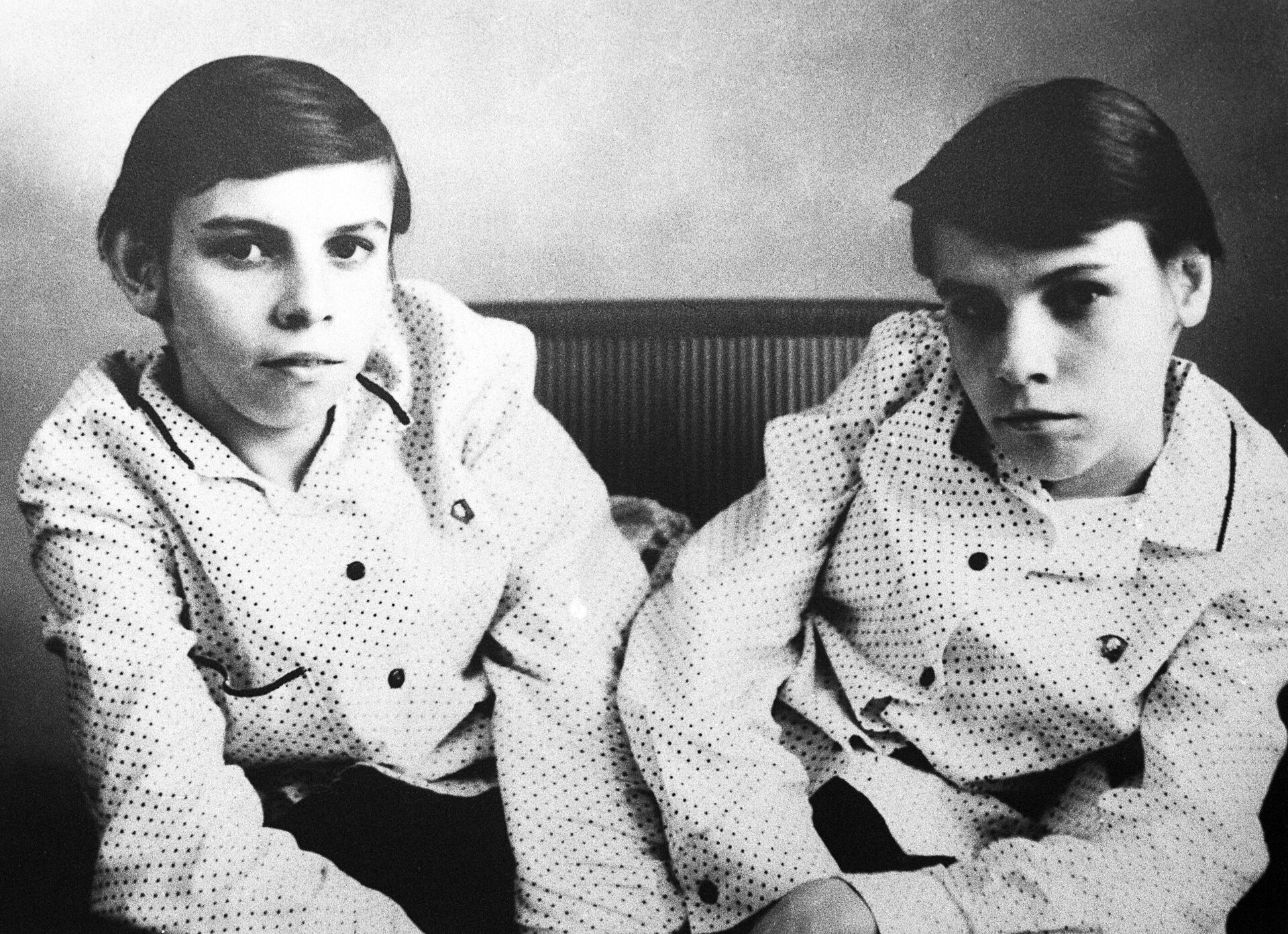 Сиамские близнецы Маша и Даша Кривошляповы - РИА Новости, 1920, 19.04.2024