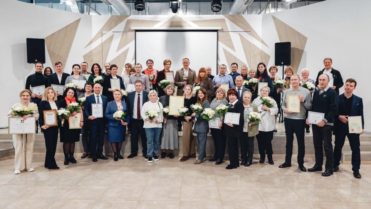 Жителей Химок наградили за профзаслуги в честь Праздника труда - РИА Новости, 1920, 20.04.2024