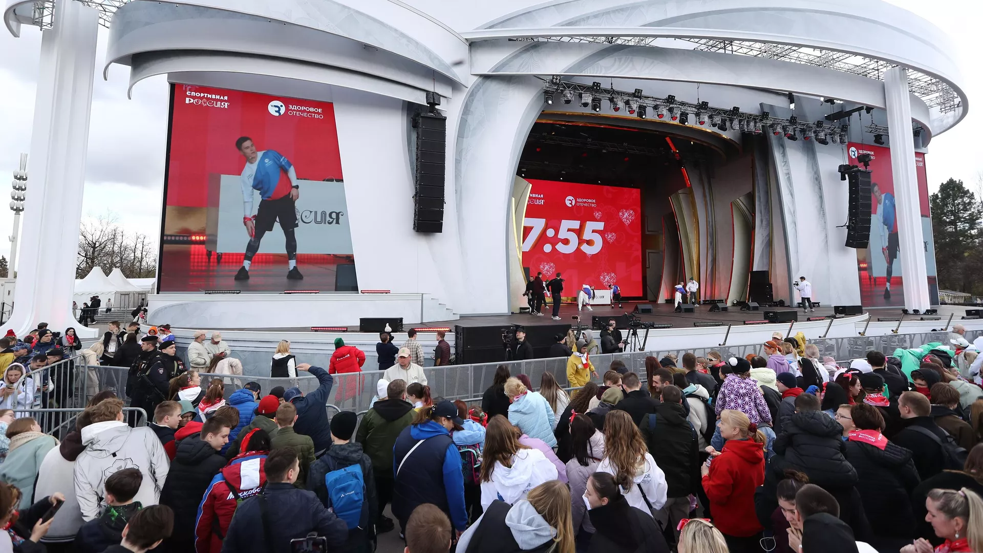 Выставка Россия. Открытие спортивной программы выставки Россия: установка рекорда по массовой зарядке  - РИА Новости, 1920, 20.04.2024
