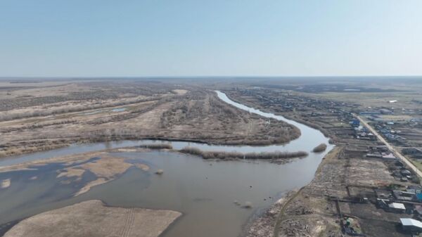 Разлив реки Тобол в районе села Коркино Тюменской области. Кадр видео
