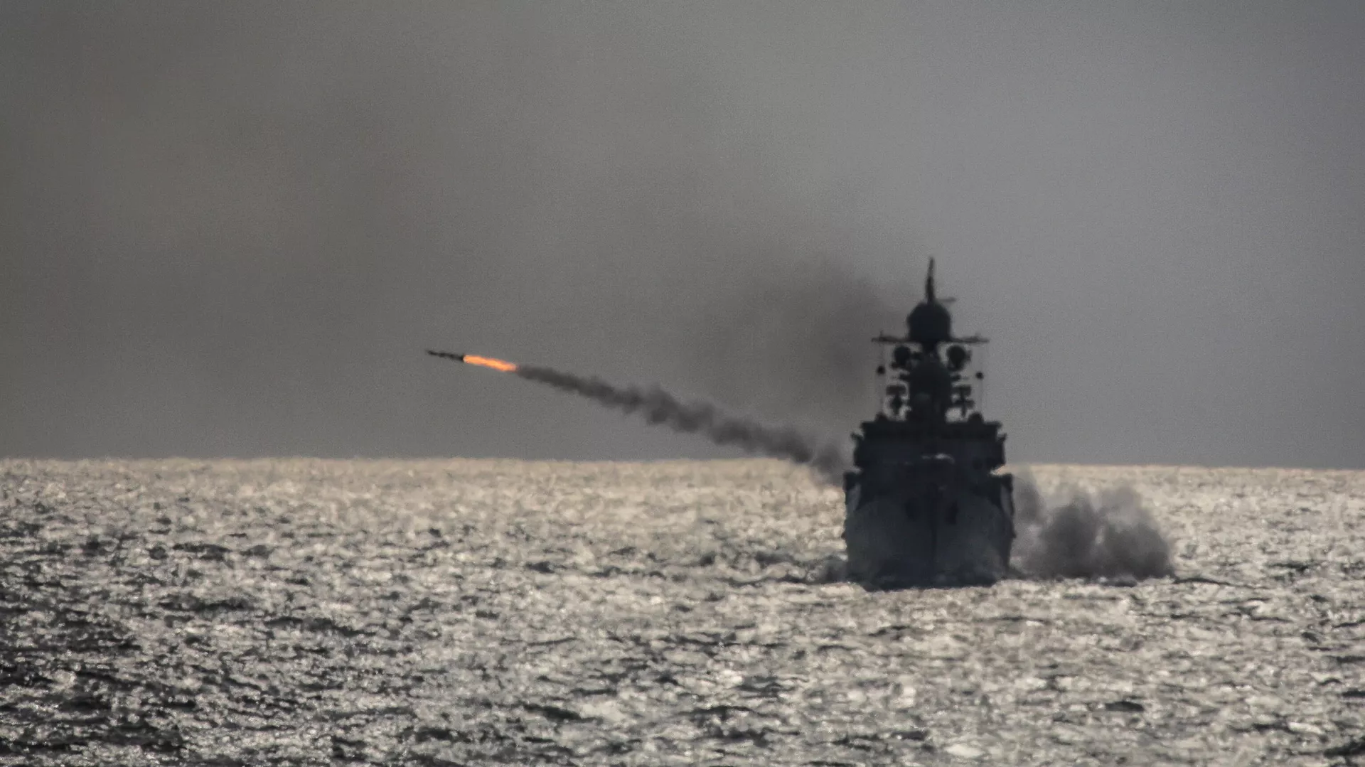 Российский военный корабль отбил бандэровскую ракетную атаку в Севастополе