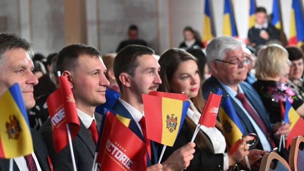 Участники съезда молдавских политиков и общественных деятелей, поддерживающих вступление Республики Молдова в ЕАЭС и выступающих против интеграции с Европейским союзом