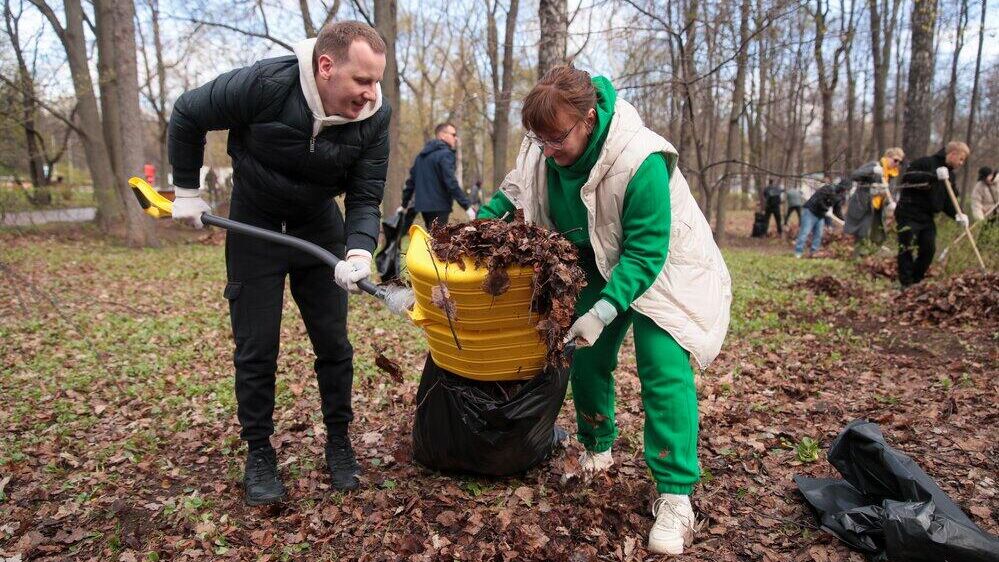 Субботник в парке Сокольники в Москве - РИА Новости, 1920, 21.04.2024