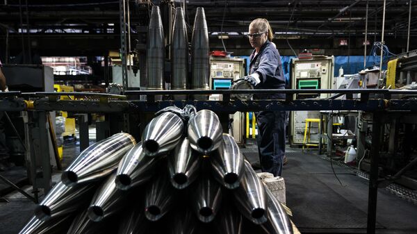 Производство 155-миллиметровых  снарядов на заводе в Скрэнтоне, США