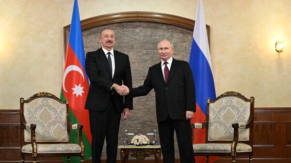 Путин и Алиев начали переговоры в Москве