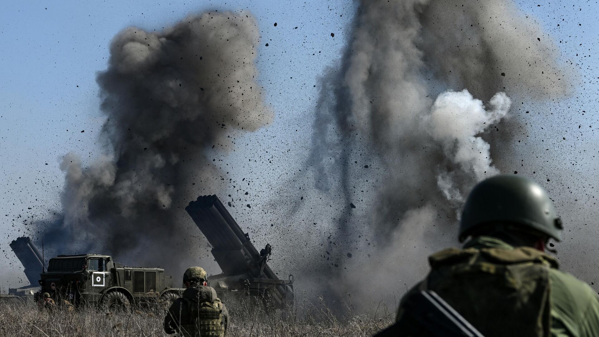 Реактивные системы залпового огня (РСЗО) 9К57 Ураган ВС России - РИА Новости, 1920, 10.05.2024