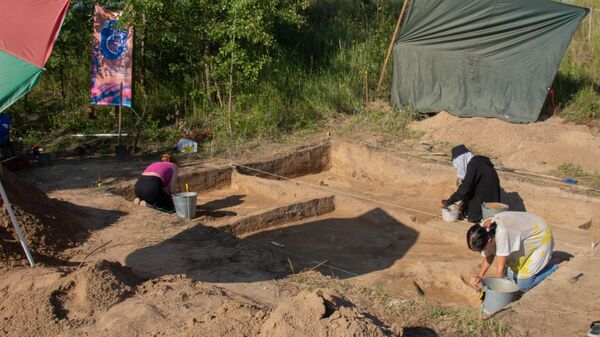 В раскопе Быки-2 работают волонтёры-археологи