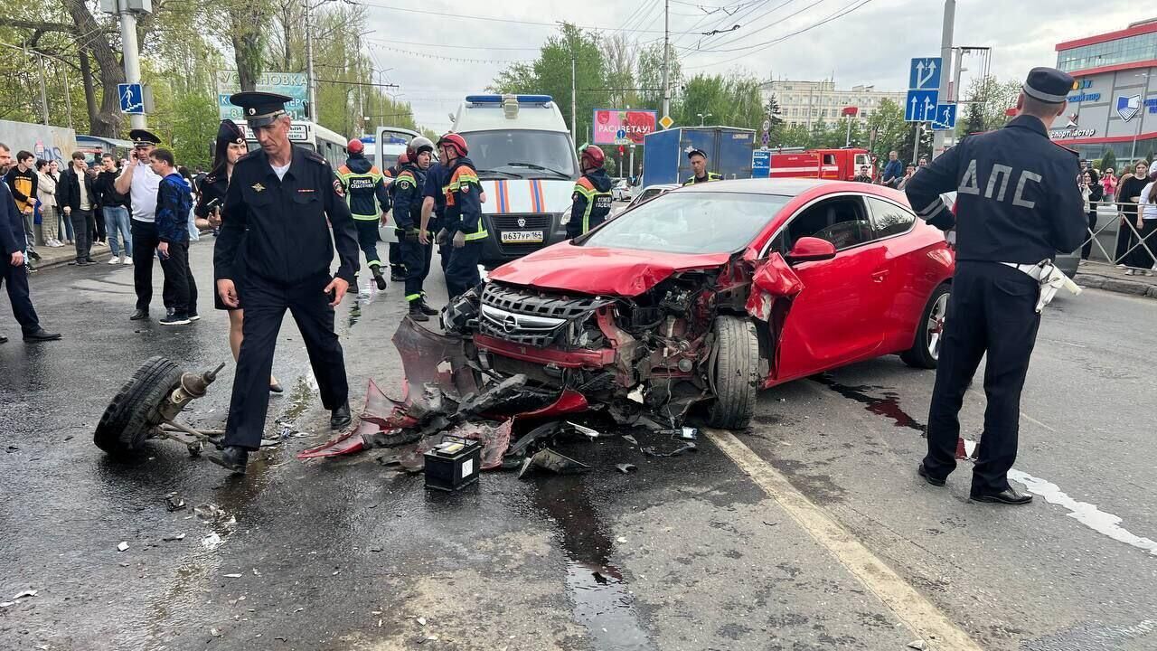 В Саратове четыре человека пострадали в массовом ДТП - РИА Новости,  22.04.2024