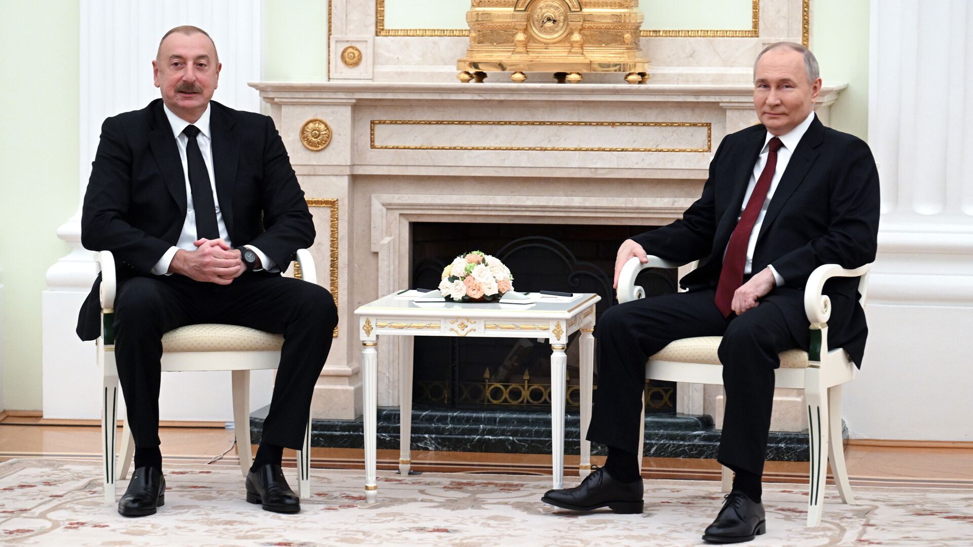 Президент России Владимир Путин и президент Азербайджана Ильхам Алиев во время встречи - РИА Новости, 1920, 22.04.2024