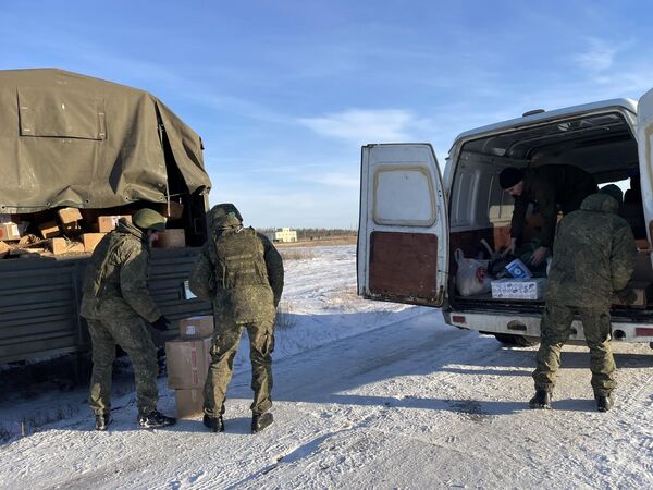 Выгрузка гуманитарной помощи 