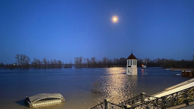 Река Ишим в одноименном городе в Тюменской области. Архивное фото