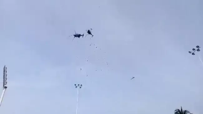 Столкнокение военных вертолетов на репетиции парада в честь 90-летия Королевского военно-морского флота Малайзии. 23 апреля 2024