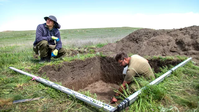 1941717841_0:257:3072:1985_640x0_80_0_0_