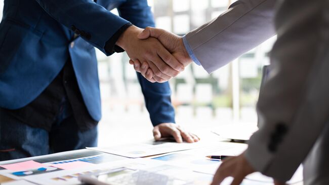 Деловое рукопожатие