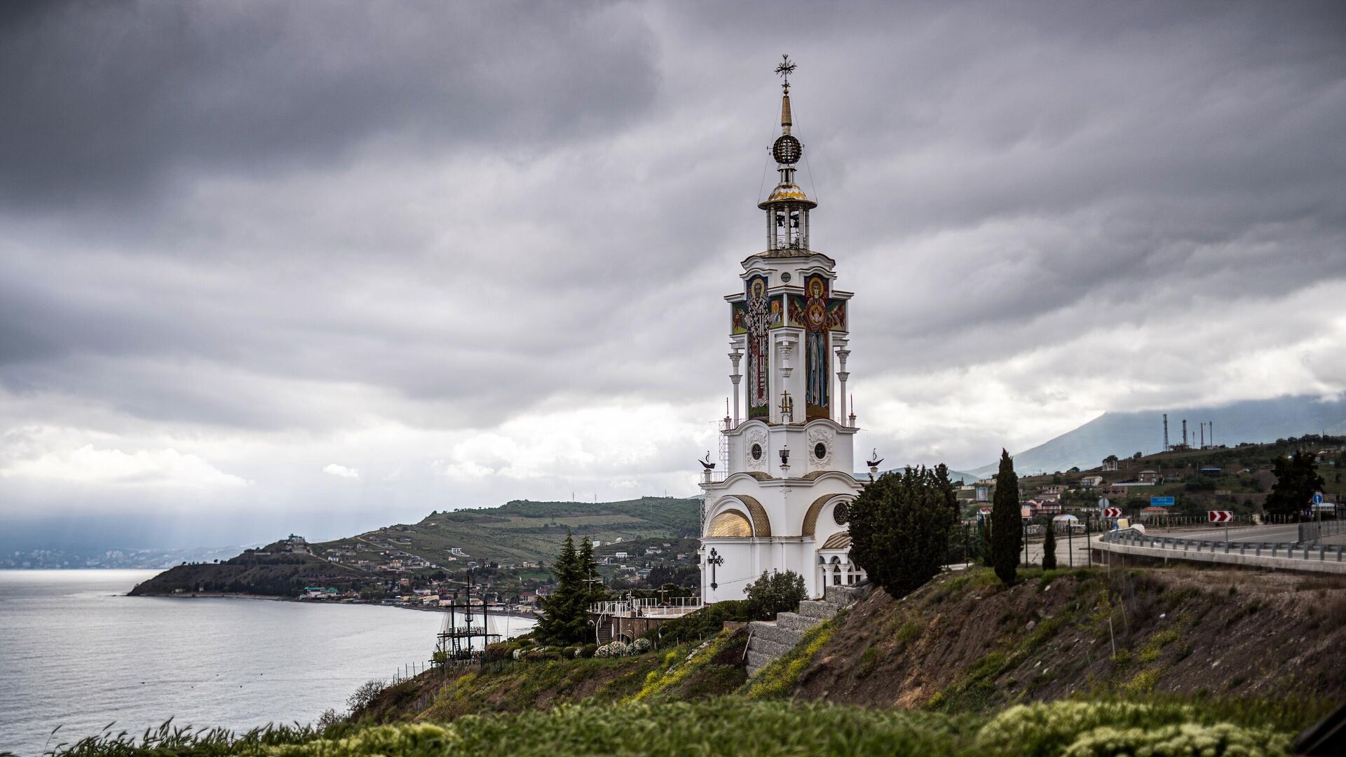 Храм Святого Николая Чудотворца в крымском селе Малореченском, между Алуштой и Судаком - РИА Новости, 1920, 03.09.2024