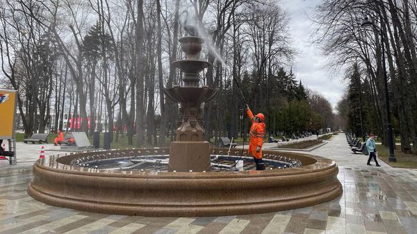 Два исторических фонтана промыли в парке Северного речного вокзала Москвы