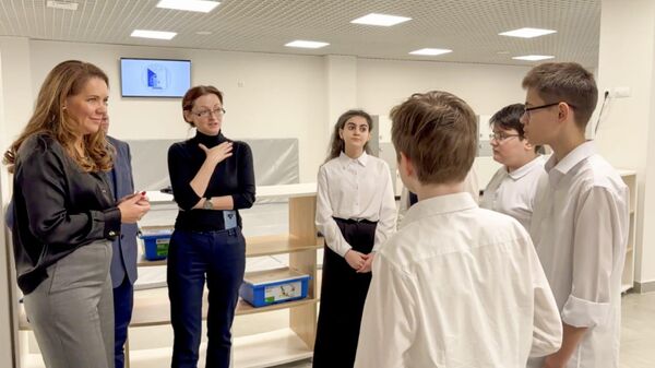 Заместитель мэра Москвы по вопросам социального развития Анастасия Ракова на встрече со школьниками