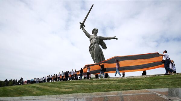 Акция Георгиевская лента на Мамаевом кургане в Волгограде