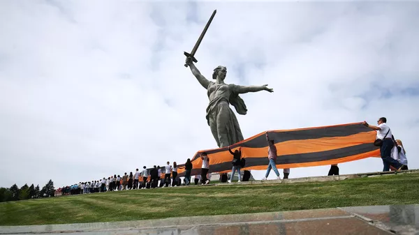 Акция Георгиевская лента на Мамаевом кургане в Волгограде Акция Георгиевская лента на Мамаевом кургане в Волгограде