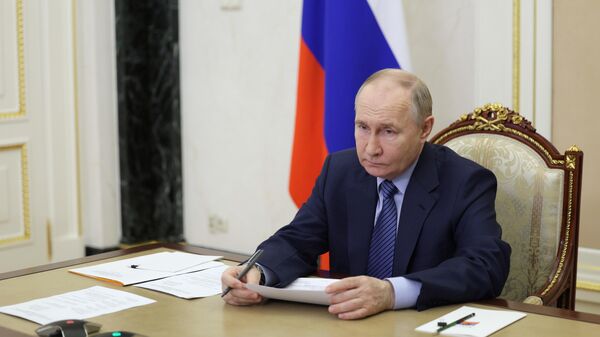 Власти обеспечили достойный рост доходов россиян, заявил Путин