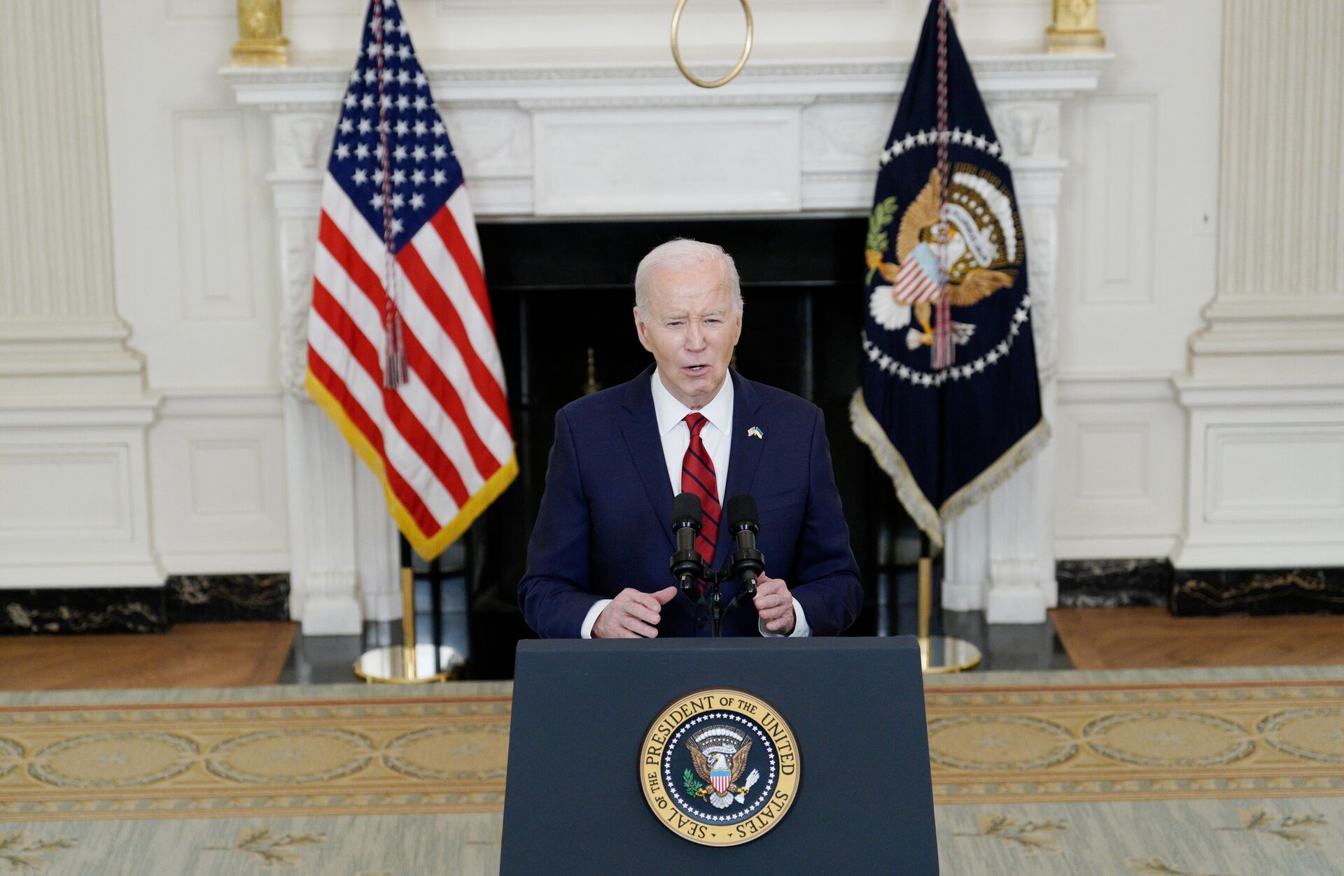Президент США Джо Байден выступает на пресс-конференции в Вашингтоне после подписания закона о выделении помощи союзникам США - РИА Новости, 1920, 03.05.2024
