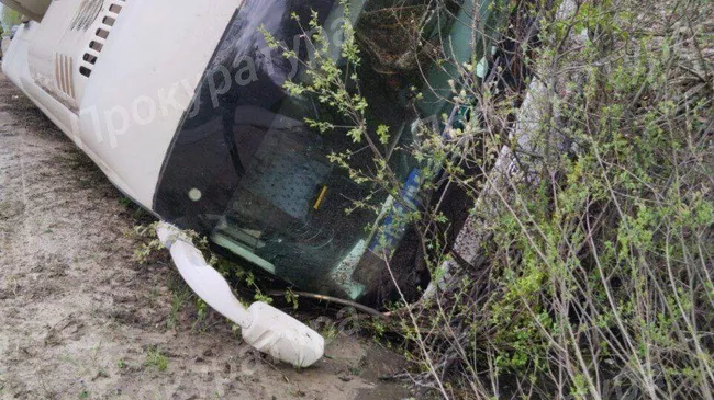 Автобус опрокинулся на бок на 75-м километре трассы Тула – Белёв в Тульской области