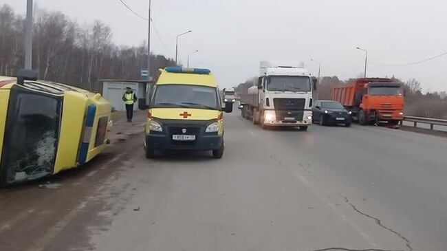 Скорая помощь и Камаз столкнулись на федеральной трассе под Тюменью