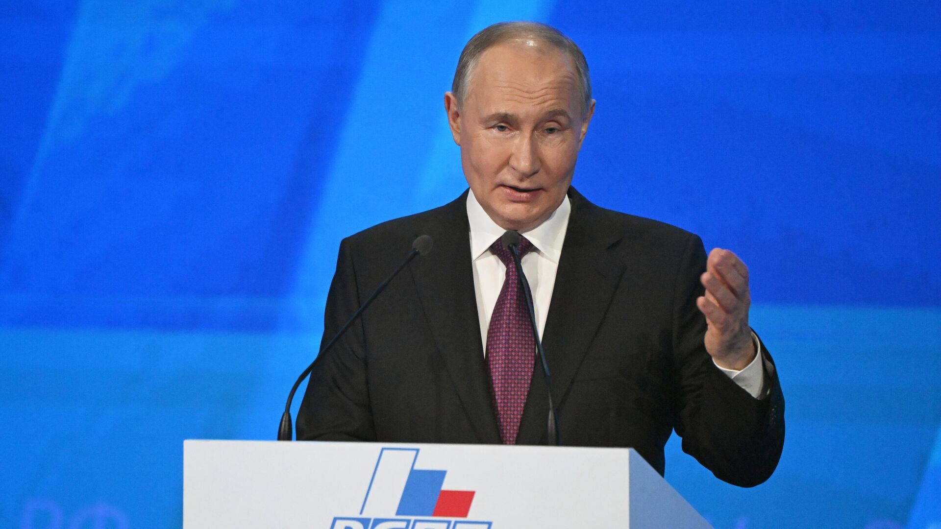 Президент РФ Владимир Путин выступает на съезде Российского союза промышленников и предпринимателей0