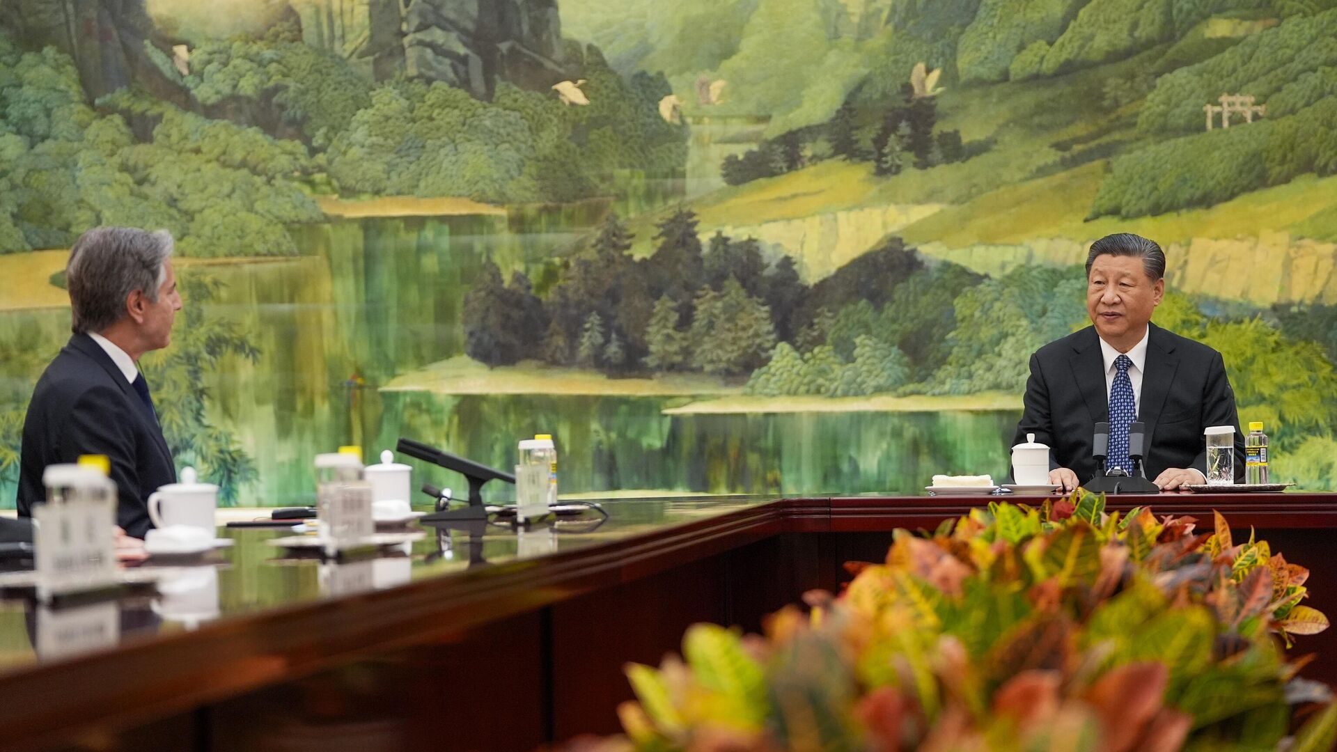 Госсекретарь США Энтони Блинкен и президент Китая Си Цзиньпин во время встречи в Пекине. 26 апреля 2024 - РИА Новости, 1920, 26.04.2024