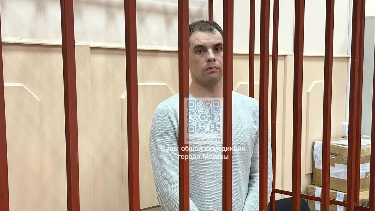 Сотрудник ДПС, получивший взятку от бежавшего фигуранта дела об убийстве из-за замечания о парковке байкера в Москве - РИА Новости, 1920, 26.04.2024