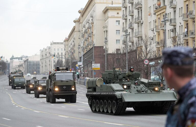 Колонна военной техники перед репетицией парада в честь 79-летия Победы в Великой Отечественной войне