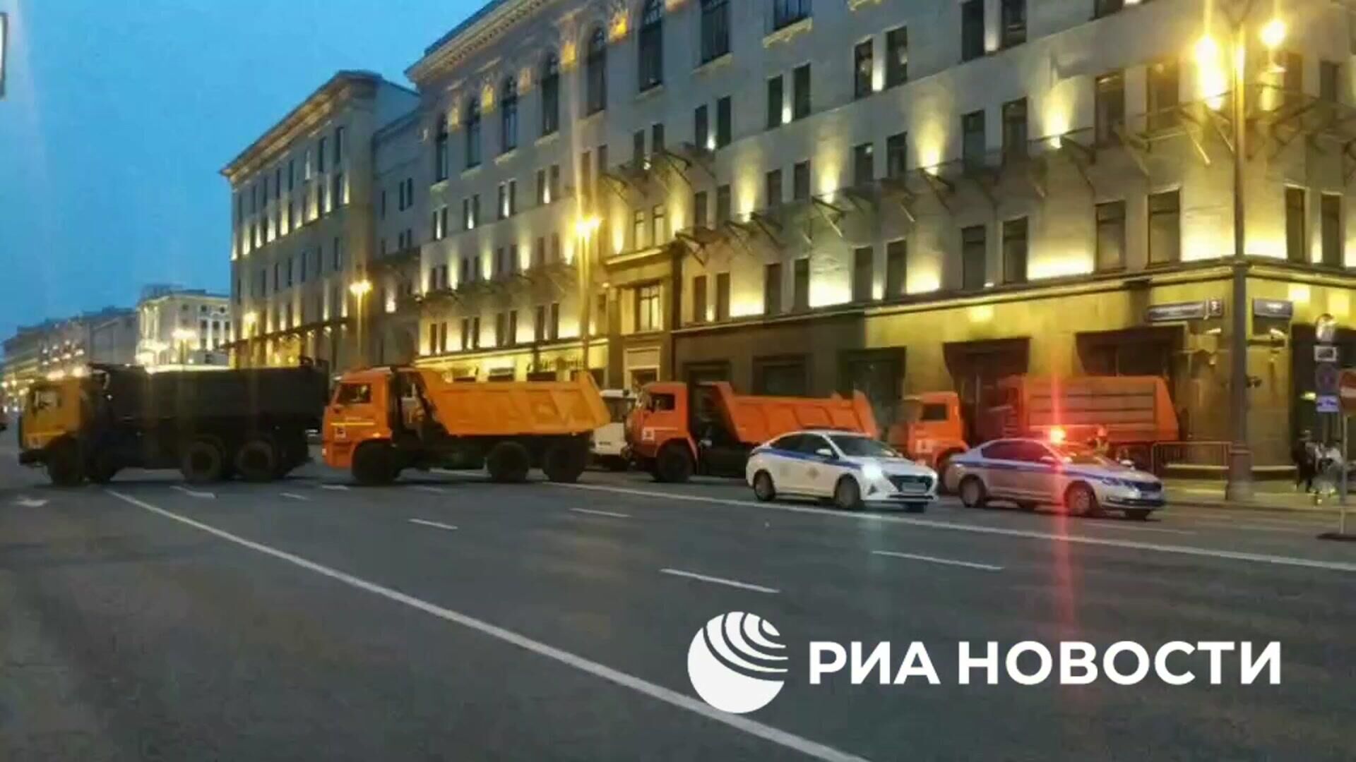 Движение по Тверской в сторону центра Москвы перекрыто в связи с репетицией парада - РИА Новости, 1920, 26.04.2024