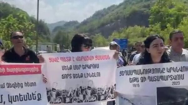 Протестующие перекрыли автодорогу Ереван — Тбилиси в районе реки Дебед