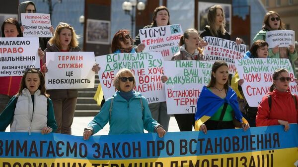 Пикет с требованием принять закон, устанавливающий справедливые сроки демобилизации для украинских военных в Киеве