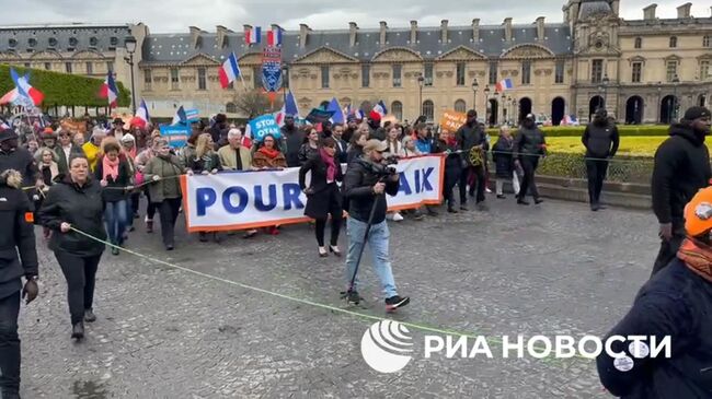 Акция За мир против выделения средств Украине и за выход Франции из состава НАТО