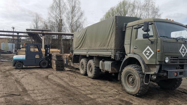  Новгородцы отправили КАМАЗ со стройматериалами в зону СВО