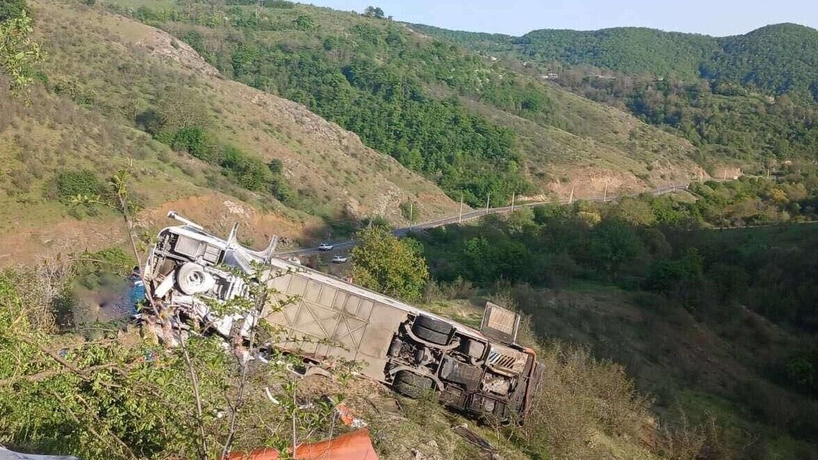 Место ДТП с участием автобуса в Сюникской области на юге Армении - РИА Новости, 1920, 27.04.2024