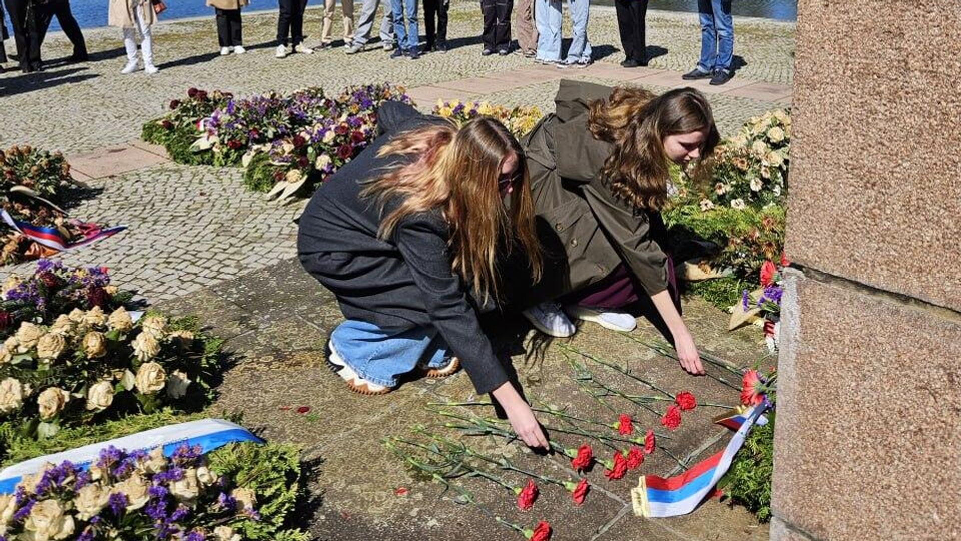 Церемония возложения цветов на территории бывшего концлагеря Равенсбрюк в Германии - РИА Новости, 1920, 27.04.2024