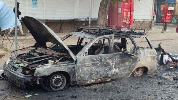 Последствия удара дрона ВСУ по гражданскому автомобилю в Новой Каховке в Херсонской области