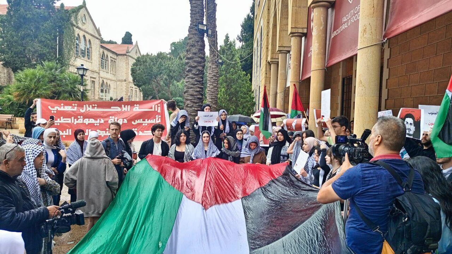 Акция студентов ливанских университетов в Бейруте в поддержку Палестины. 30 апреля 2024 - РИА Новости, 1920, 30.04.2024